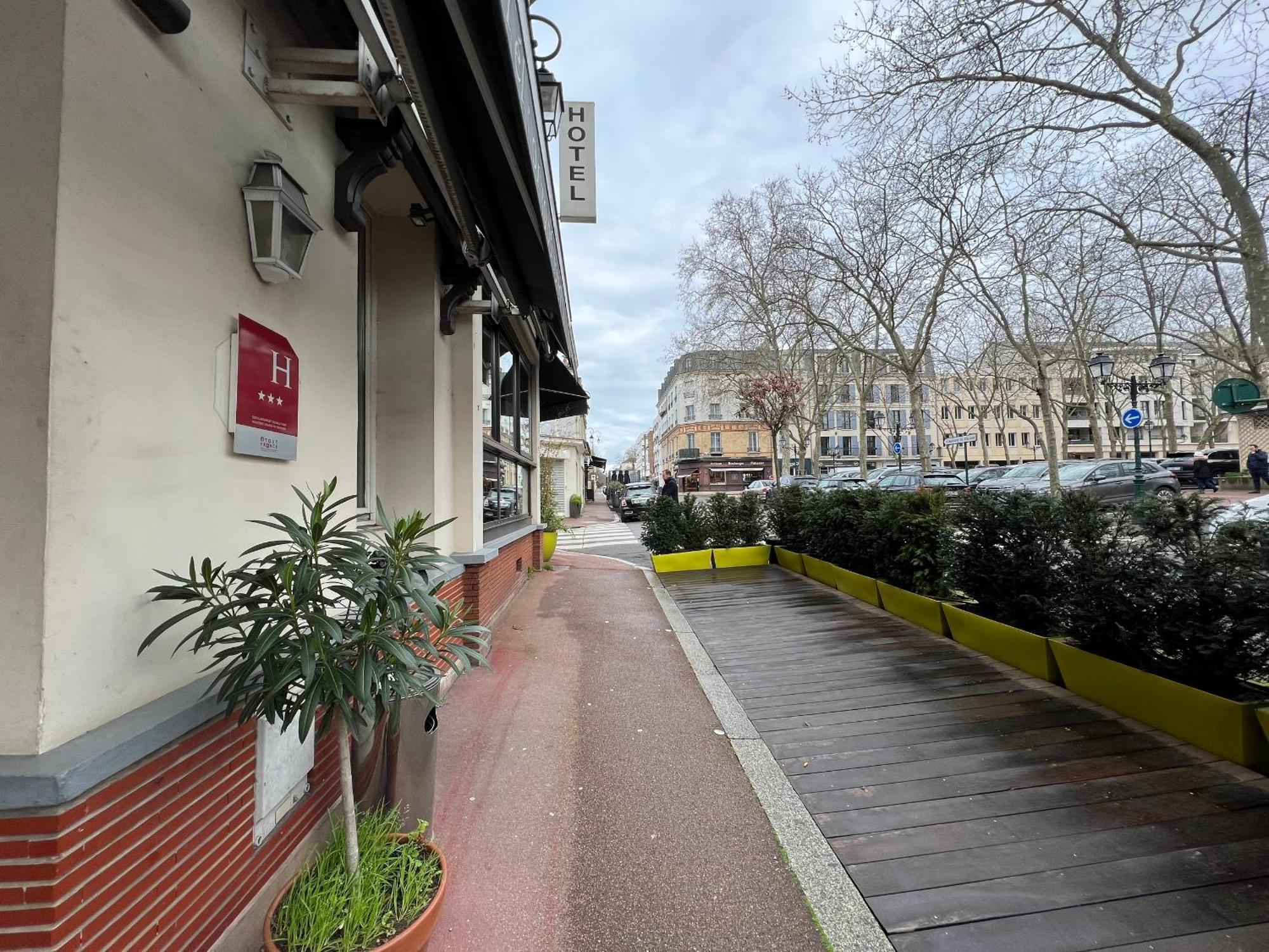 Hotel Paris Vesinet- Logis Hotel Restaurant Le Vesinet Exterior photo